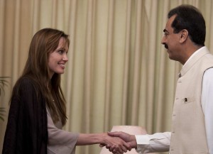 angelina jolie wearing shalwar kameez - salwar kameezshaking hands with former prime minister of Pakistan