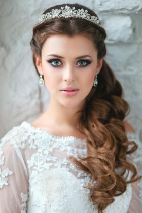Western pretty white dress bride - bridal makeup tip
