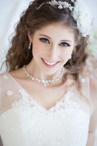 Western pretty white dress bride - bridal makeup tip