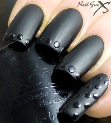 Express your beauty through black nail art 001