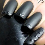 Express your beauty through black nail art 001