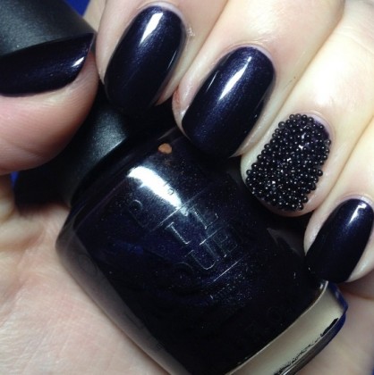 Express your beauty through black nail art 001