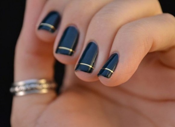 Express your beauty through black nail art 001