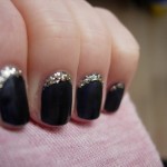 Express your beauty through black nail art 029