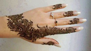 Stylish Light Mehendi Designs for hands for this Eid