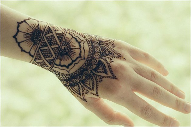 Best Stylish Designs - Light and heavy designs for hands and feet for this eid