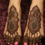 Stylish heavy Mehendi Designs for feets for this Eid
