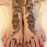 Stylish Light and Heavy Mehendi Designs for foot for this Eid