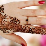 Stylish Light Mehendi Designs for hands for this Eid