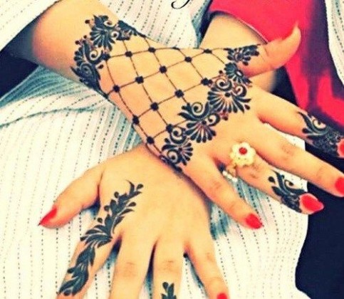 Stylish Light Mehendi Designs for hands for this Eid