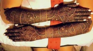 Stylish Heavy Mehendi Designs for hands for this Eid