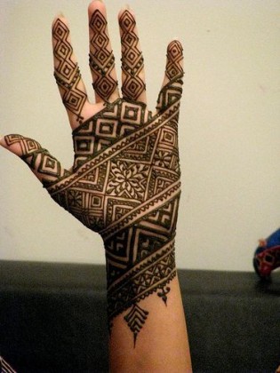 Stylish Heavy Mehendi Designs for hands for this Eid