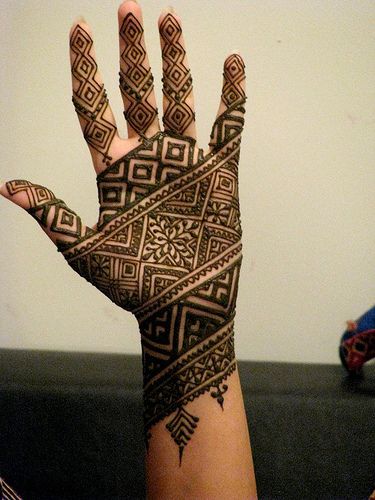 Stylish Light and Heavy Mehendi Designs for this Eid ...