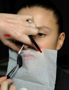 longer_lipstick