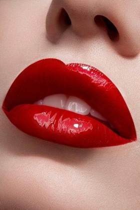GET ATTRACTIVE LIPS NATURALLY.