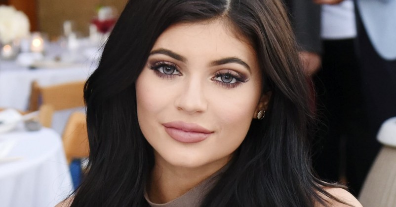 kylie jenner GET ATTRACTIVE LIPS NATURALLY.