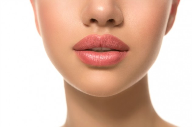 GET ATTRACTIVE LIPS NATURALLY.